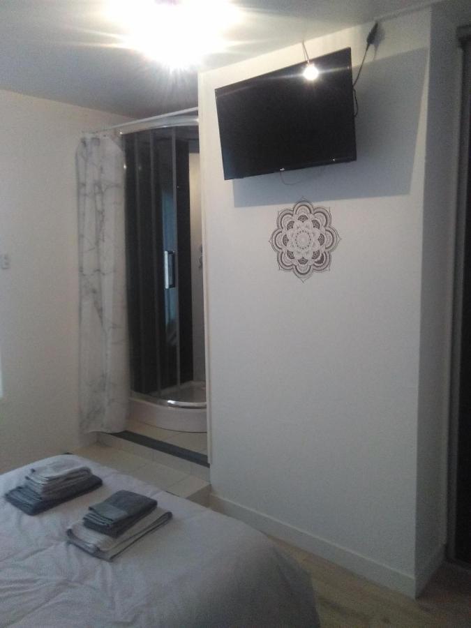 Le Corto Hotel Savigny-Levescault ภายนอก รูปภาพ